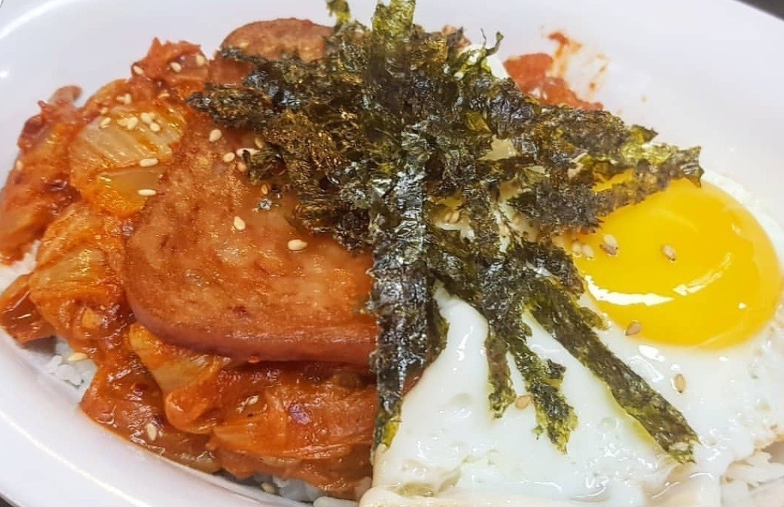 추천메뉴) 볶음햄김치스팸덮밥